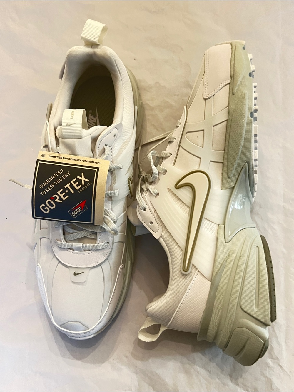 Nike V2K Run Gore-Tex White Light Bone Waterproof Sneaker Women 9 FZ2622-001 NWT